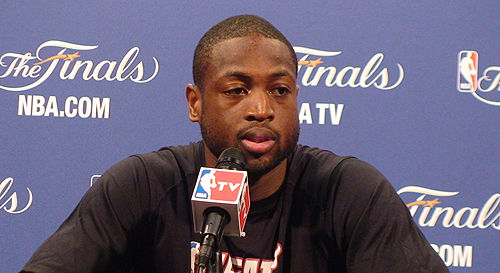 一边围绕萨 一边围绕萨