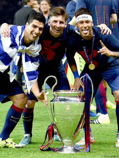 球至反手大 球至反手大